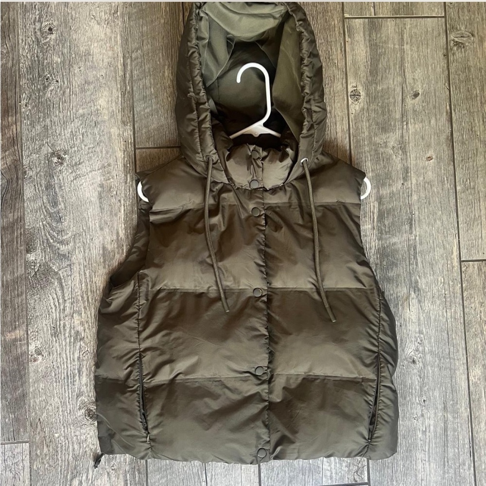 Zara Olive Green Puffer Vest with Hood